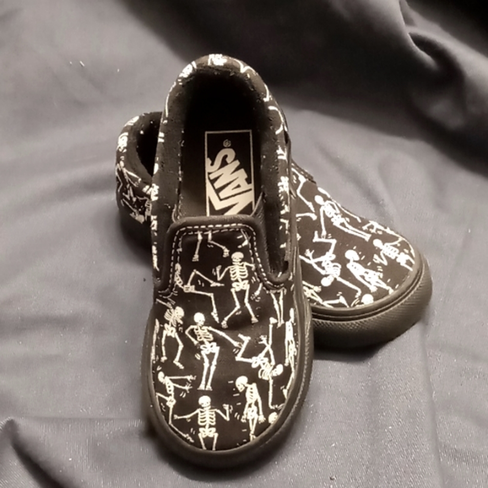 Toddlers skeleton Vans skater slip on sneaker